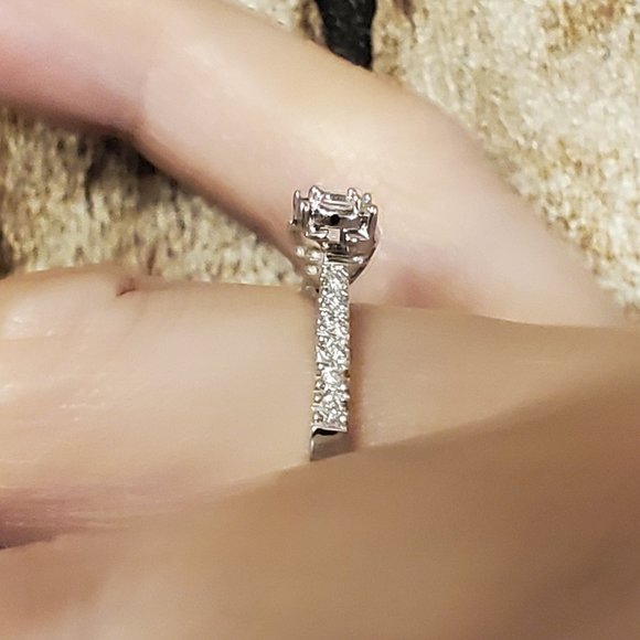 Brand new beautiful diamond engagement 14K white gold ring - Picture 8 of 11